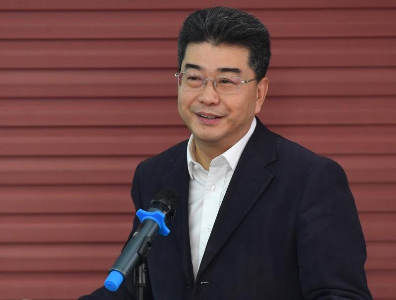 吴岩.jpg